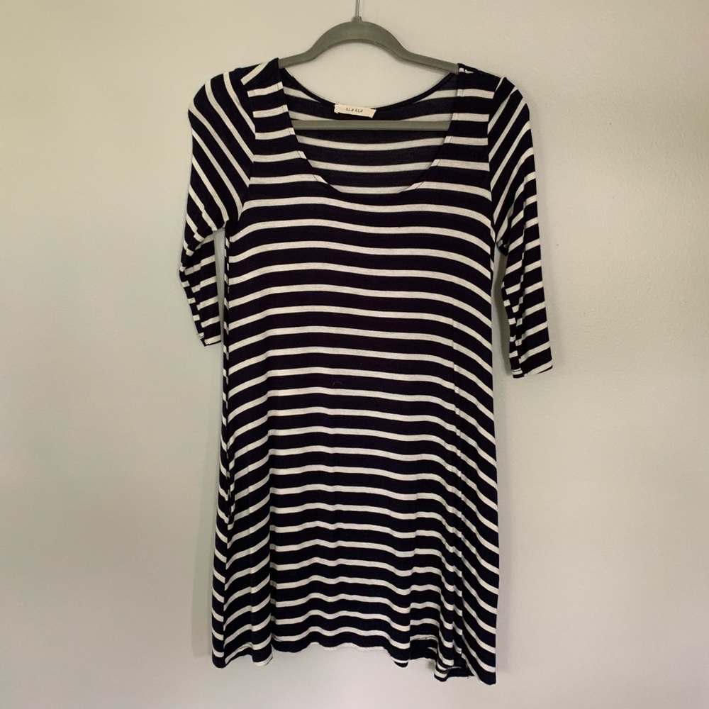 Three quarter sleeved dress